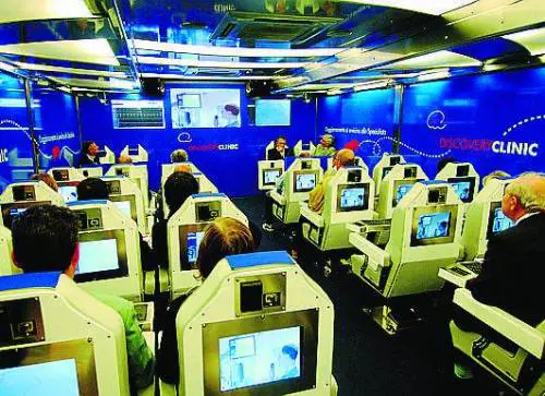 Il Sacco «opera» in diretta: specialisti a lezione sul bus