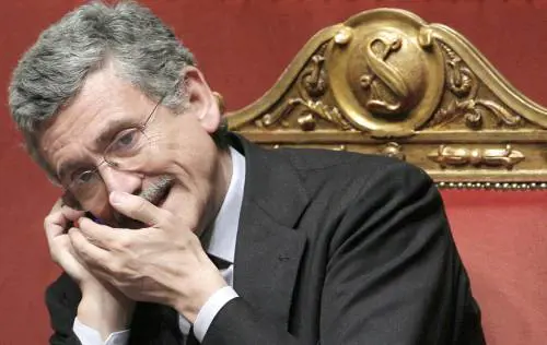 Intercettazioni, i magistrati contro D'Alema: "Se c'è reato ci denunci"