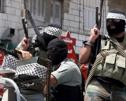 Gaza, Abu Mazen nomina l'indipendente 
Fayyad premier. Hamas: "Colpo di Stato"