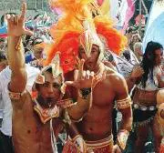 Lo show di nudi e travestiti: "Sinistra, non ti votiamo più"