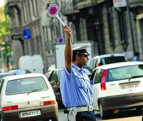 Vigili in strada coi rilevatori di pm10: «Perché si controlla solo destate?»