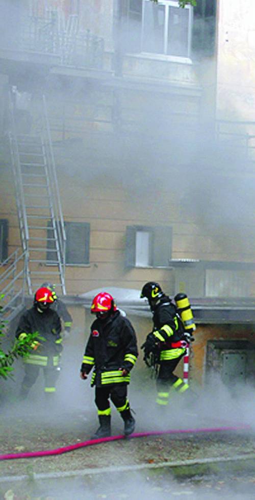 «Uno scoppio e poi il fuoco» Paura al policlinico Umberto I