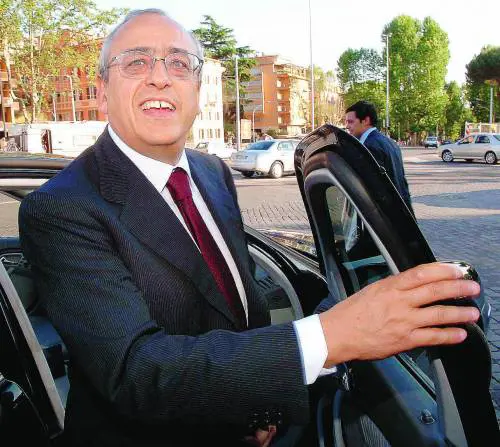 Tra Goldman e Pirelli lipotesi spartizione di   Tecla e Berenice