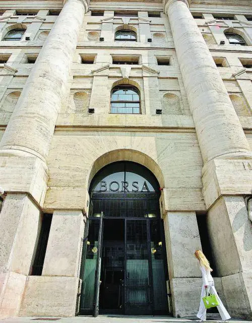 Concambio e governance i temi più caldi. Smentita lipotesi di una controfferta di Euronext. Capuano esercita lopzione di acquisto sul capitale di Mts  Borse, tempi supplementari per laccordo Il mercato londinese approva lofferta da 1,5 miliardi. 