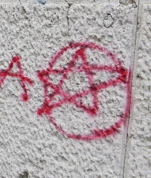 Insulti e grida contro Biagi e Raciti e gli osanna alla brigatista Lioce
