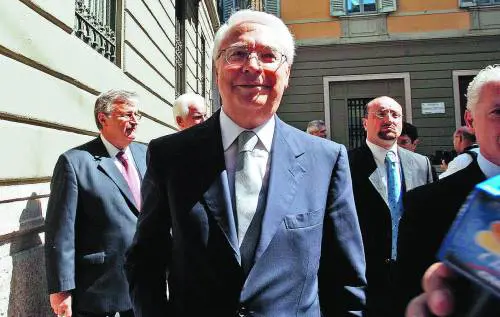 Lassemblea della banca daffari ha ieri approvato lo statuto. Nel «cds» entrano Denozza e Zunino in rappresentanza degli azionisti di minoranza Svolta a Mediobanca: inizia lera Geronzi Il neo presidente promette «crescita, stabilità e amicizia co