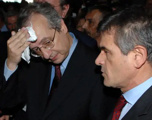 Pci sfrattato dal Pantheon  
Ora la stella è De Gasperi