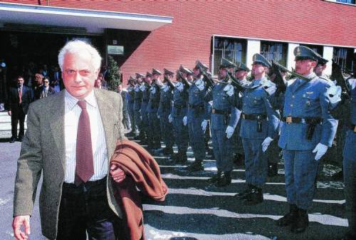 Casa delle libertà in pressing: "Vergogna, deve dimettersi"