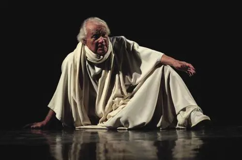 Tra Albertazzi e l’imperatore un «dialogo» lungo vent’anni