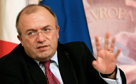 Storace lascia  An: è di centro. Fini: motivazioni inconsistenti