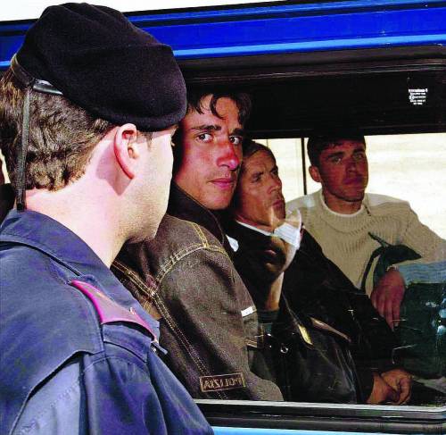 «Bloccate l’espulsione: sono maghrebino e gay» Il giudice non gli crede