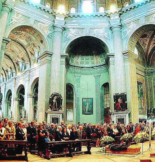 Bovio, lultimo abbraccio allavvocato ironico