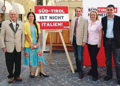 Cartelli di benvenuto ai turisti: "L'Alto Adige non è Italia"