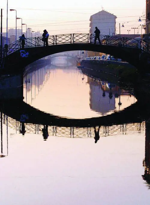 AUGUSTO DE ANGELIS Unimpronta gialla sulla Milano «nera»