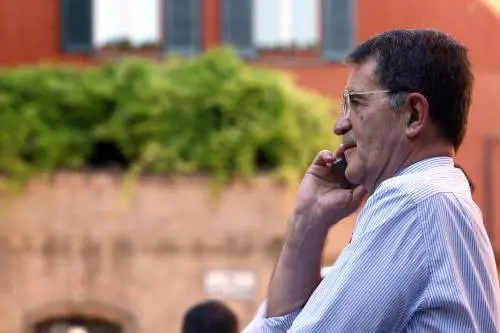 Caso Unipol, i ministri si azzuffano 
e Prodi chiama i ds tre giorni dopo