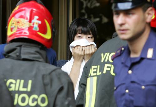 Roma, fiamme in albergo 
 un ferito grave
