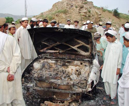 Afghanistan, 50 talebani e 28 civili 
uccisi oggi nei raid aerei della Nato