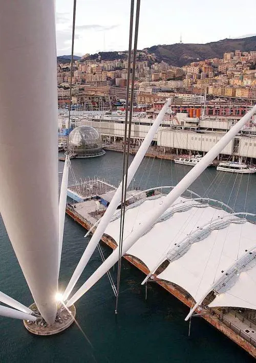 Trentatrè imbarcazioni provenienti da tutto il mondo approdano oggi in città per larrivo della regata Mediterranea 2007 Le Tall Ships conquistano il porto