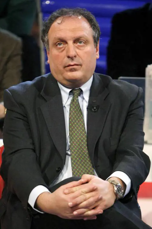 E Cento: ci teniamo le mani libere