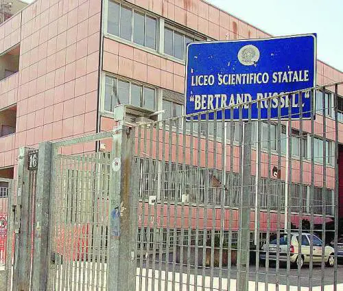 Bocciato, si suicidò: esposto contro la scuola