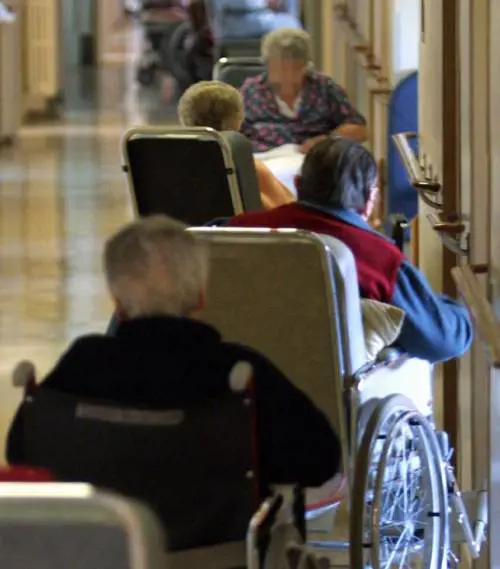 «Il calvario di nostra madre nella clinica lager»