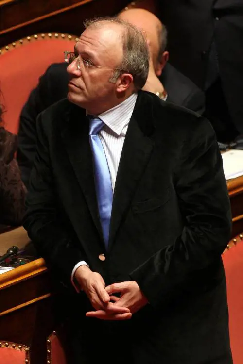 Storace indagato per corruzione 
L'ex ministro: "Sono tranquillo"