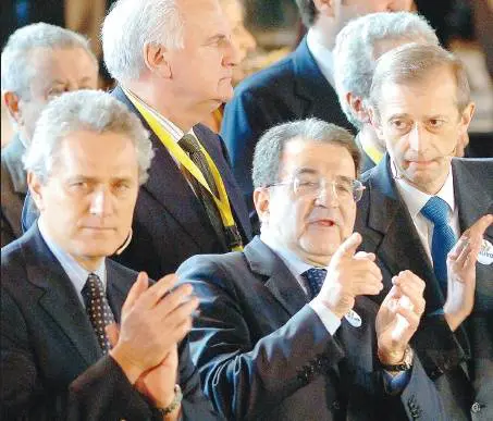 Nel Pd scoppia la guerra dei soldi