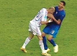 Zidane dà una testata a Rafa e si prende il Real Madrid