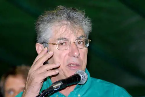 Bossi: "Milioni di firme per obbligare Roma a imporre meno tasse"