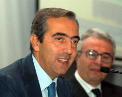 Il progetto del Pdl divide gli alleati: "Ma il futuro è nel bipartitismo"
