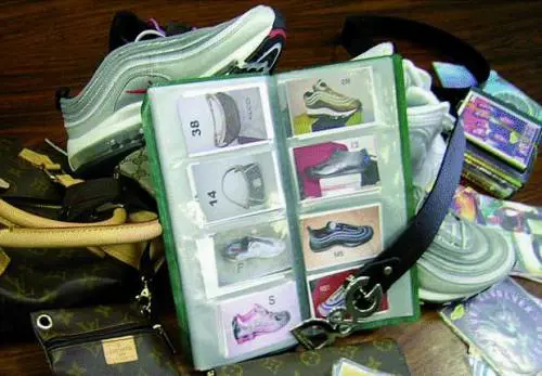 I carabinieri arrestano il vu cumprà senza borsone