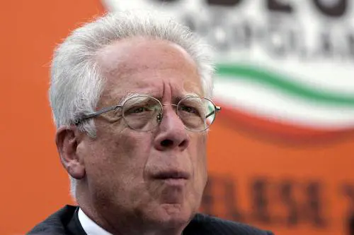 Padoa-Schioppa costretto alla resa: "Tregua fiscale"