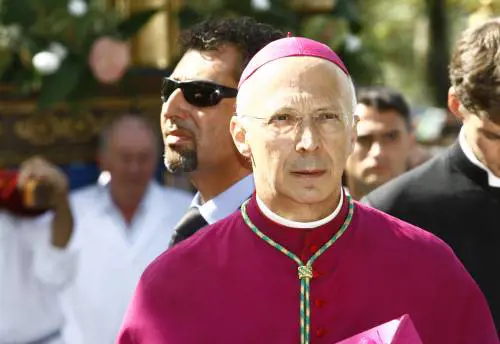 Bagnasco: "Si riconosca l'opera sociale  
svolta quotidianamente dalla Chiesa"