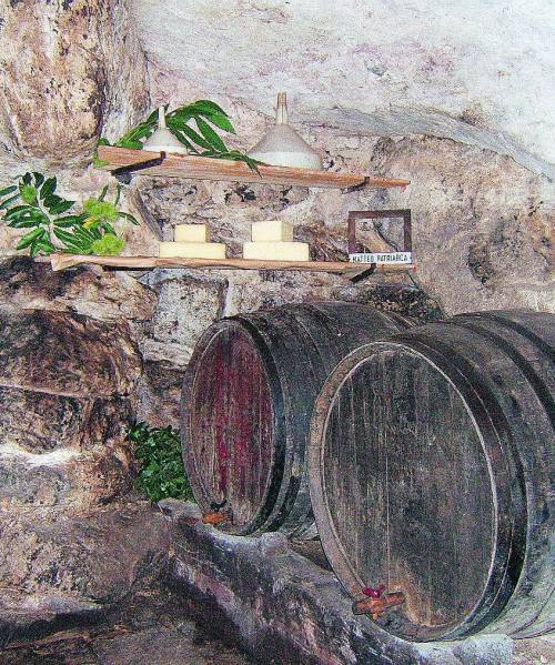 Cibi, vini e allegria nei golosi crotti della Valchiavenna