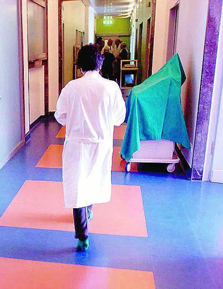 In «visita» allospedale Maggiore tra carrelli a 3 ruote e sedie zoppe