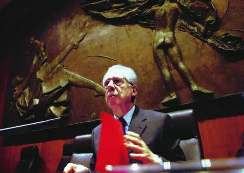 I ministri pronti a presentare a Padoa-Schioppa il piano per il 2008: 30 miliardi in più e nessuna riduzione. La Sanità sfonda per la prima volta il tetto dei 100 miliardi Manovra allindietro: zero tagli e spesa record