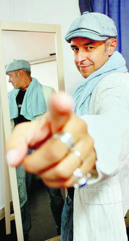 VAN DE SFROOS «Il dialetto mi aiuta a raccontare la vita»