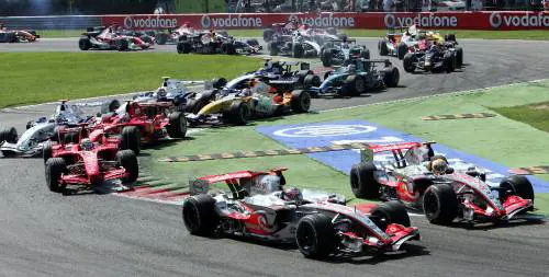 Hamilton: "Alonso davanti a me? Non mi preoccupa"