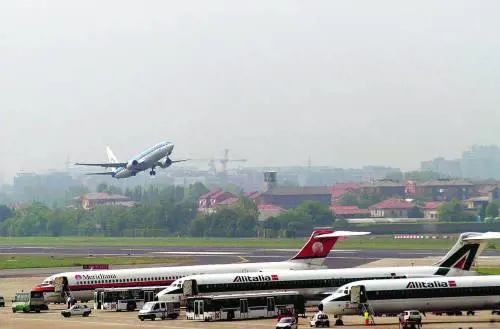 A Milano il business dei cieli: un volo su tre si compra qui