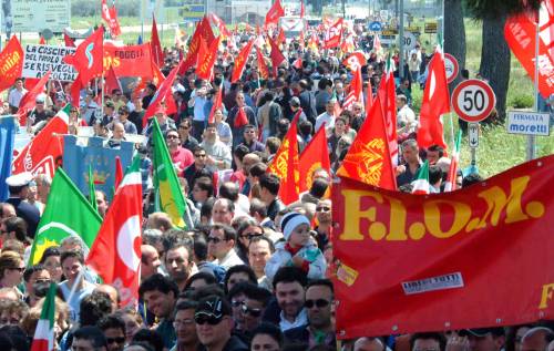 Ricatto Fiom: legge Biagi via