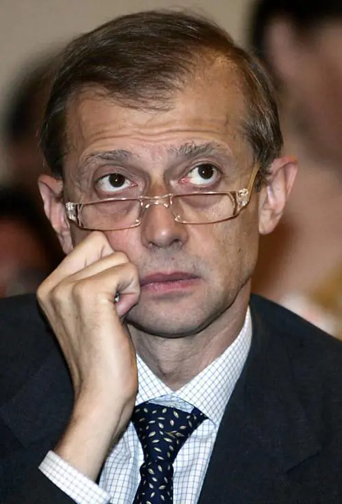 Sprechi, Fassino fa come Grillo e prende il "vaffa" di Bertinotti