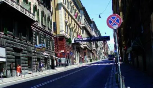 Via Assarotti come il Bronx, tre colpi in tre giorni  Lultimo episodio ieri mattina:  negoziante aggredito «arresta»  pregiudicato albanese