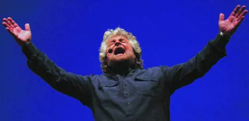 Santoro usa Grillo per attaccare ancora Berlusconi