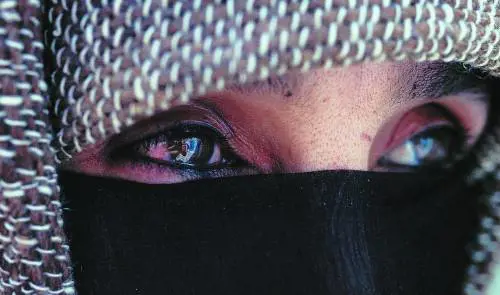 "L’Occidente ti rende impura". Reclusa dal marito