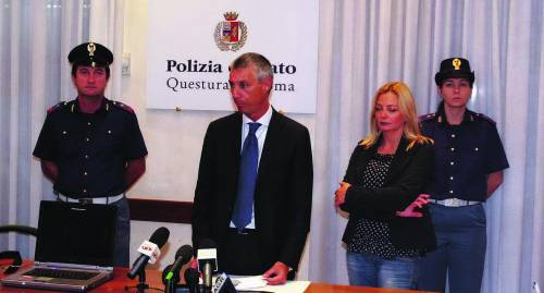Firmavano in commissariato e poi facevano stupri e rapine