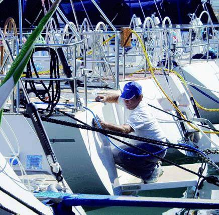Nautico, la carica dei 300mila Il Comune: «Arrivate via mare»