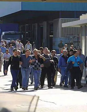 L’ira degli operai: con Berlusconi noi saremmo già scesi in piazza