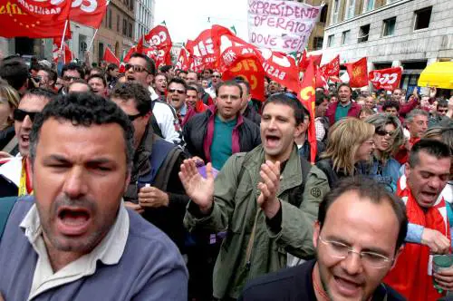 Fiat, dalle tute blu un "vaffa" 
contro governo e sindacati