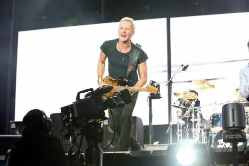 Per il compleanno Sting si regala una Torino in fiamme