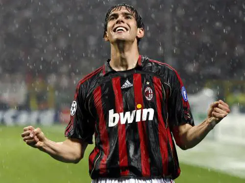 Il Milan come l’Araba Fenice 
Vuole risorgere in Champions